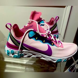 Women’s size 10 Nike React Element 55